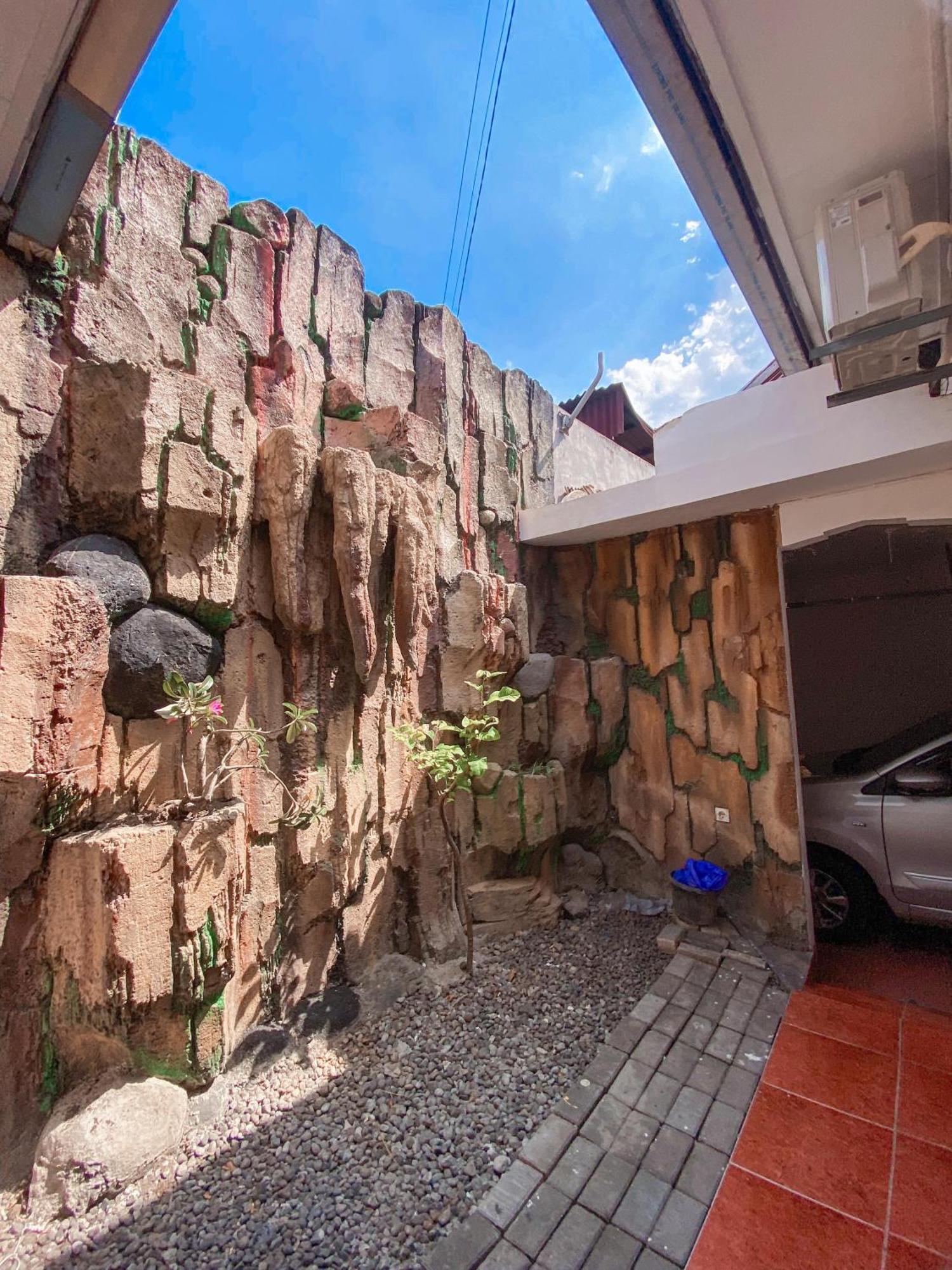 Laura'S Backpacker 523 Hostel Γιογκιακάρτα Εξωτερικό φωτογραφία
