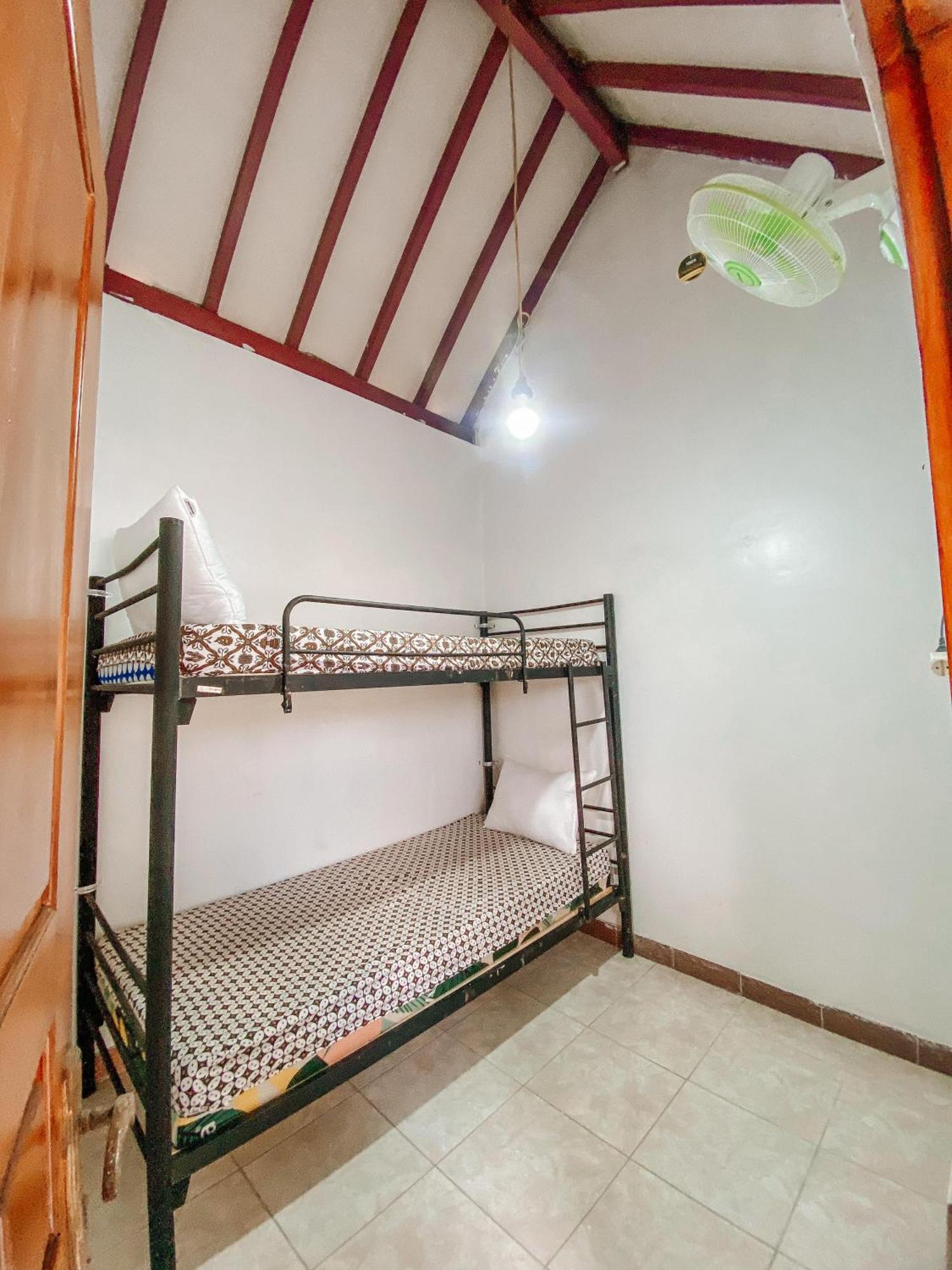Laura'S Backpacker 523 Hostel Γιογκιακάρτα Εξωτερικό φωτογραφία