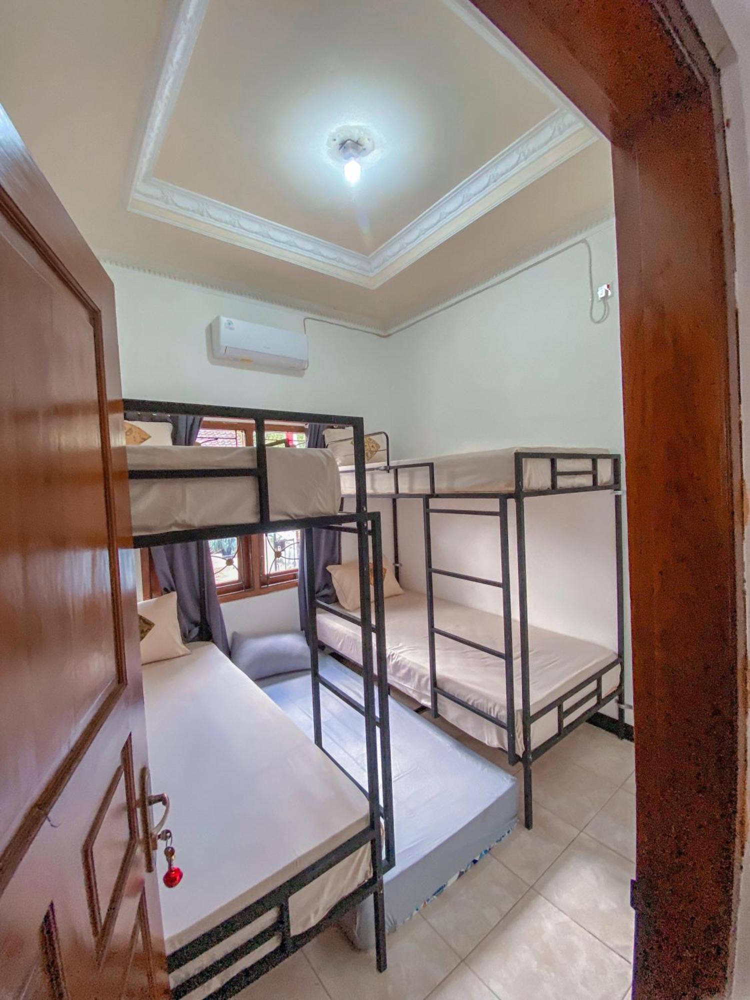 Laura'S Backpacker 523 Hostel Γιογκιακάρτα Εξωτερικό φωτογραφία